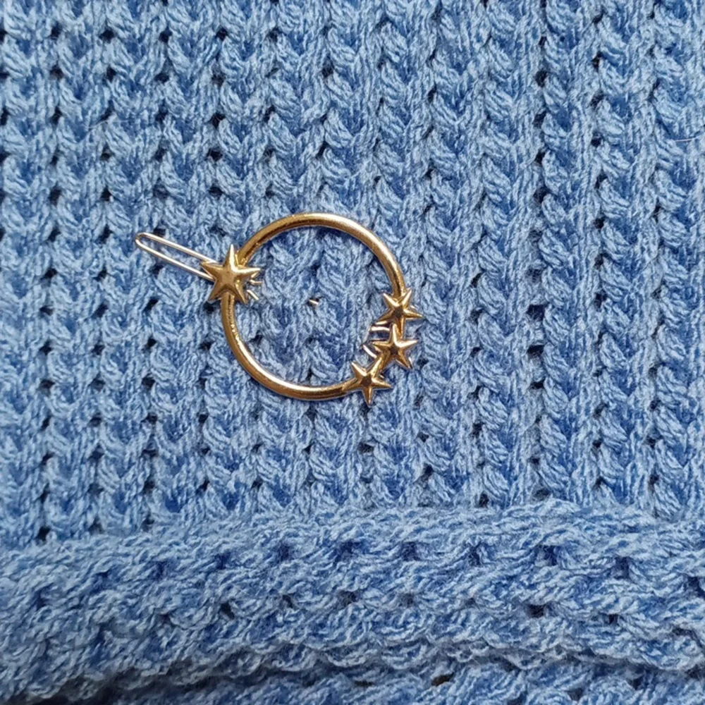 Handmade Loom knit hat Weave Adult size Blue white Silver star charm Har clip